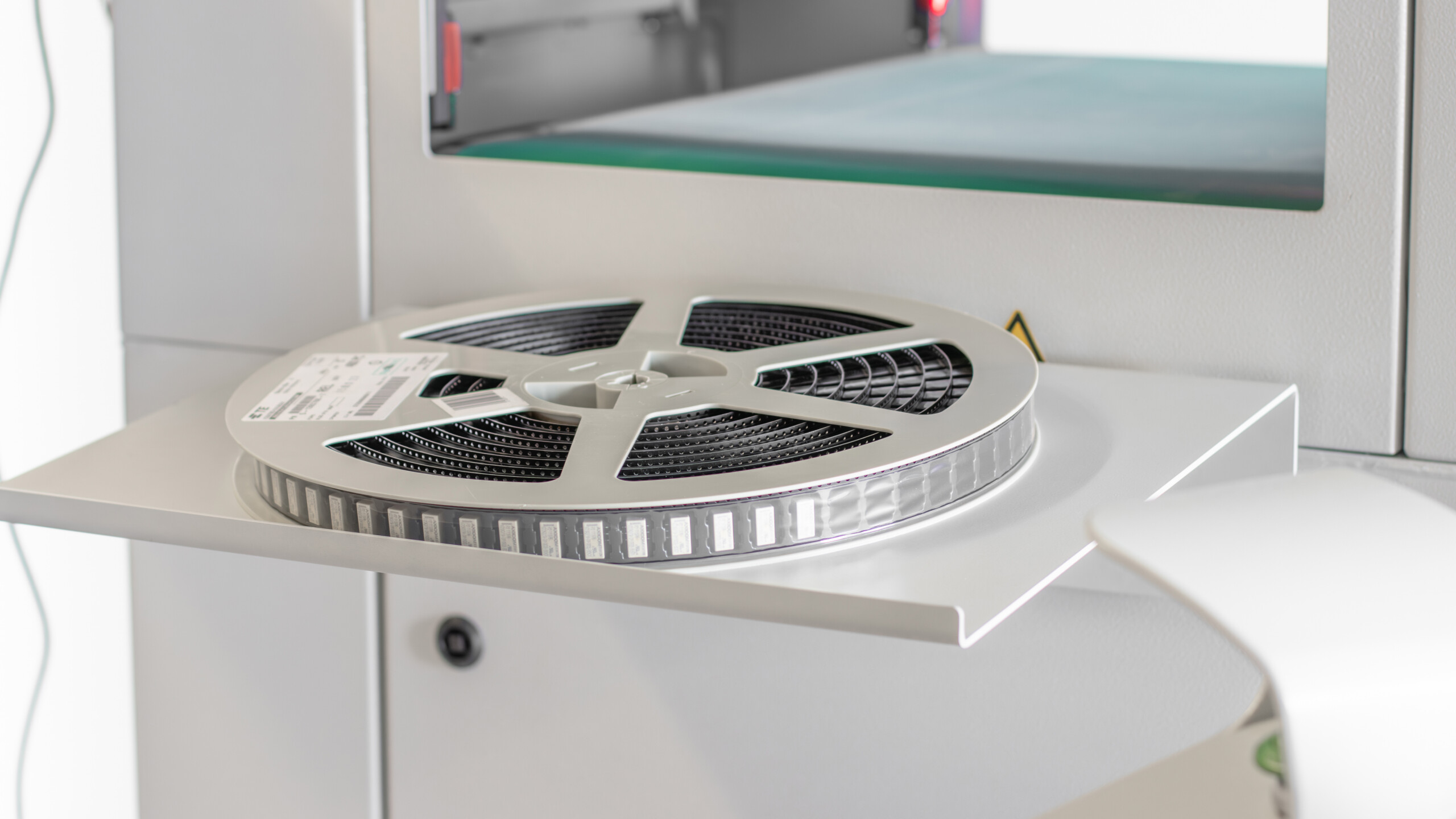 SMD reel on the tray of the XRHCount Inline